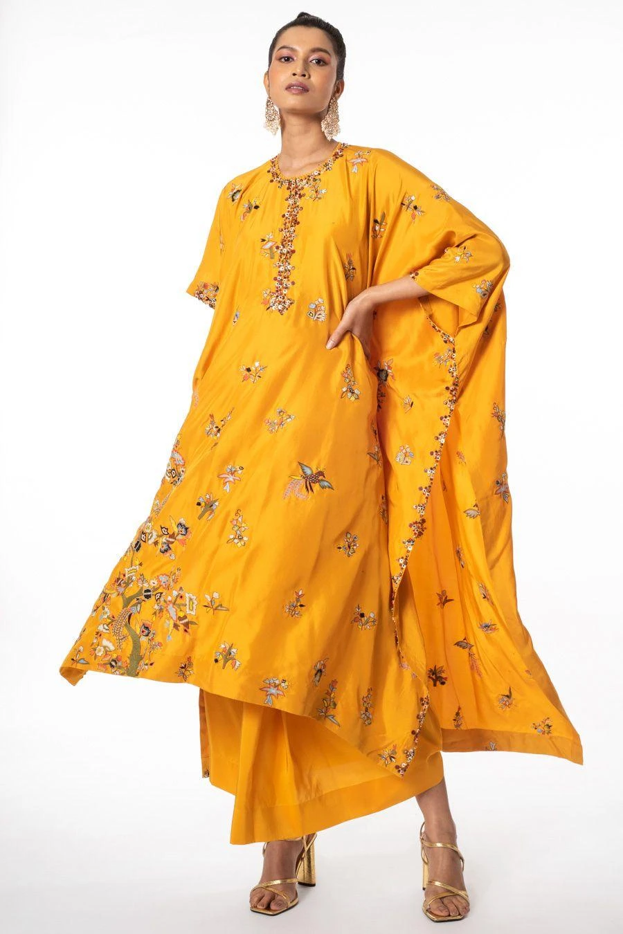 Anamika Khanna Yellow Embroidered Kaftan Set 3 Anamika Khanna Yellow Embroidered Kaftan Set