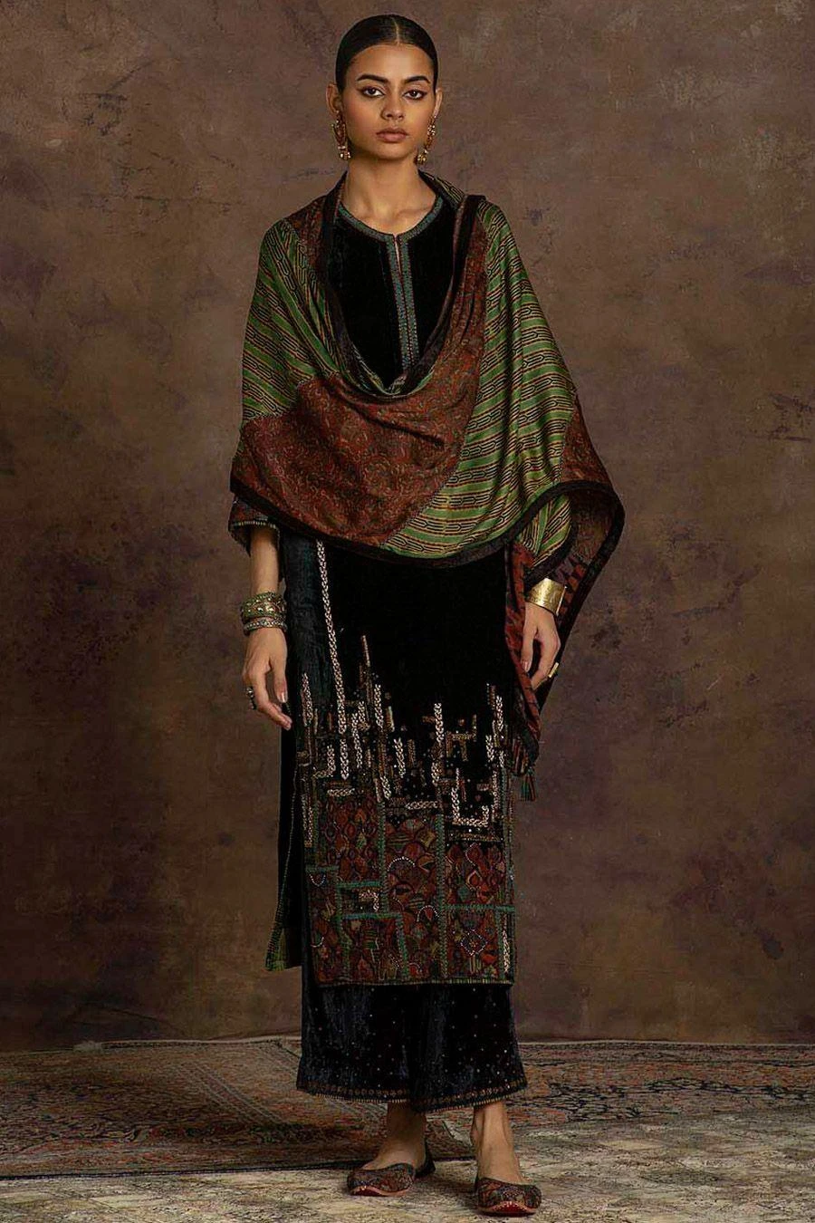 Sunira Designs Teal Rushaan Velvet Phiran Kurta 3 Sunira Designs Teal Rushaan Velvet Phiran Kurta