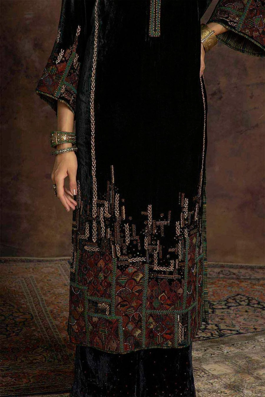 Sunira Designs Teal Rushaan Velvet Phiran Kurta 6 Sunira Designs Teal Rushaan Velvet Phiran Kurta - Image 4