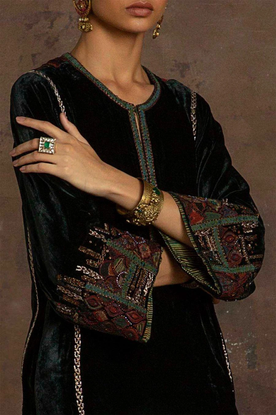 Sunira Designs Teal Rushaan Velvet Phiran Kurta 7 Sunira Designs Teal Rushaan Velvet Phiran Kurta - Image 5