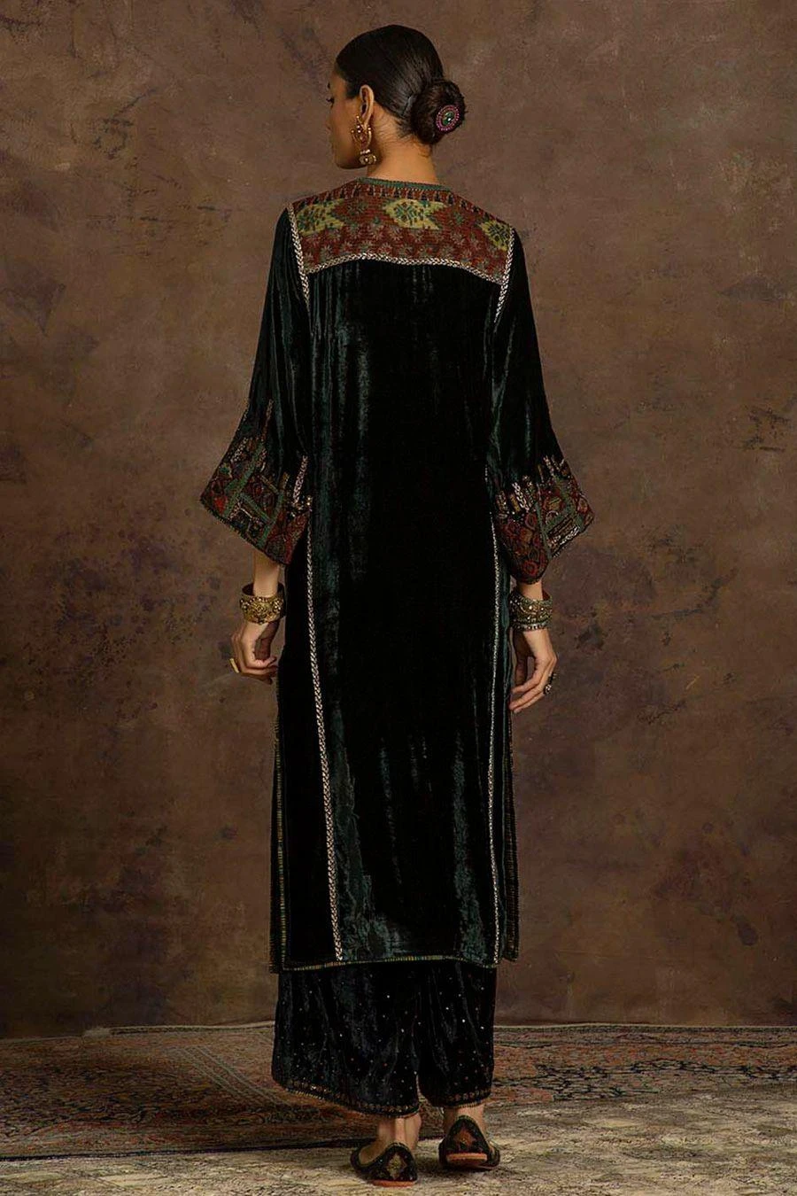 Sunira Designs Teal Rushaan Velvet Phiran Kurta 8 Sunira Designs Teal Rushaan Velvet Phiran Kurta - Image 6