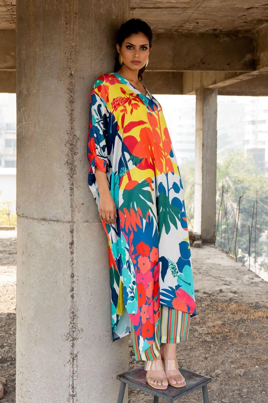 Pooja Keyur Blue Paradise Abtsract Printed Kaftan Set 4 Pooja Keyur Blue Paradise Abtsract Printed Kaftan Set - Image 2