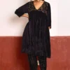 Shorshe Classic Black Floral Embellished Velvet Kurta Set -Textalux Sales 261223she2 1