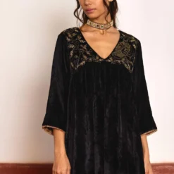 Shorshe Classic Black Floral Embellished Velvet Kurta Set -Textalux Sales 261223she2 3