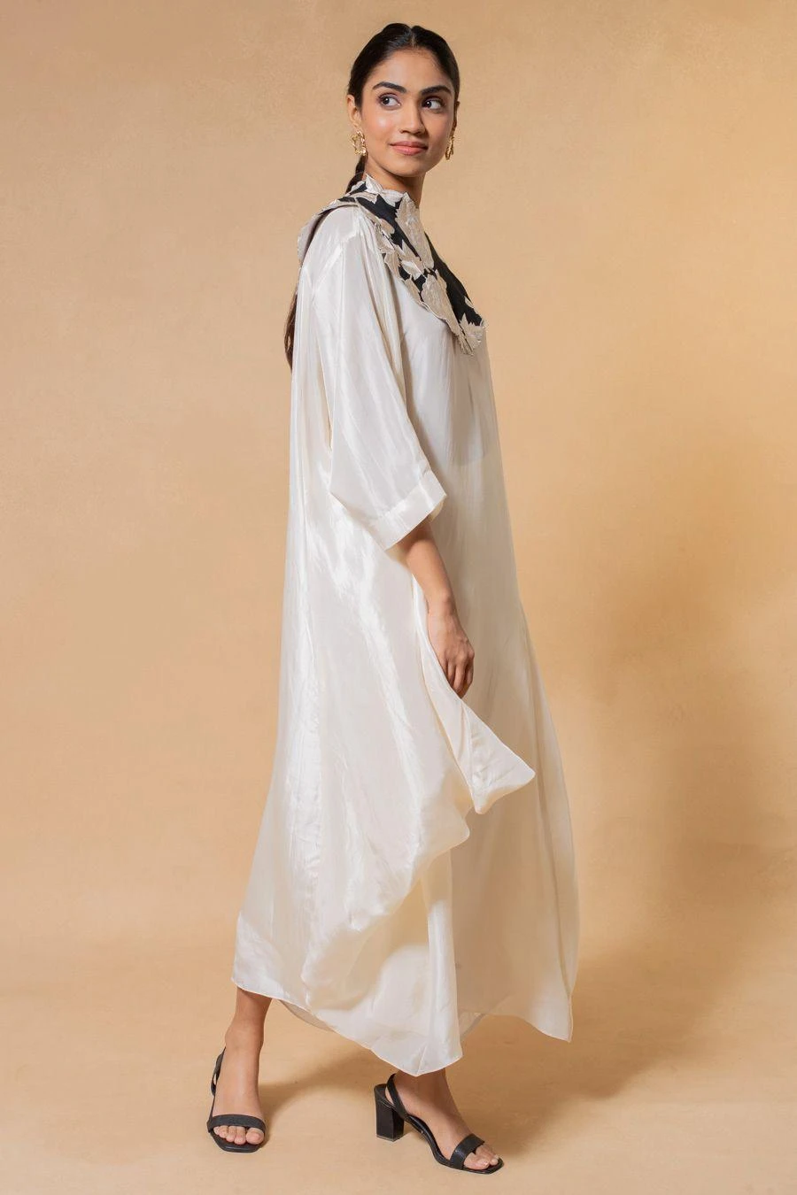 Aikeyah Reem Floral Embellished Cowl Kurta Set 5 Aikeyah Reem Floral Embellished Cowl Kurta Set - Image 3