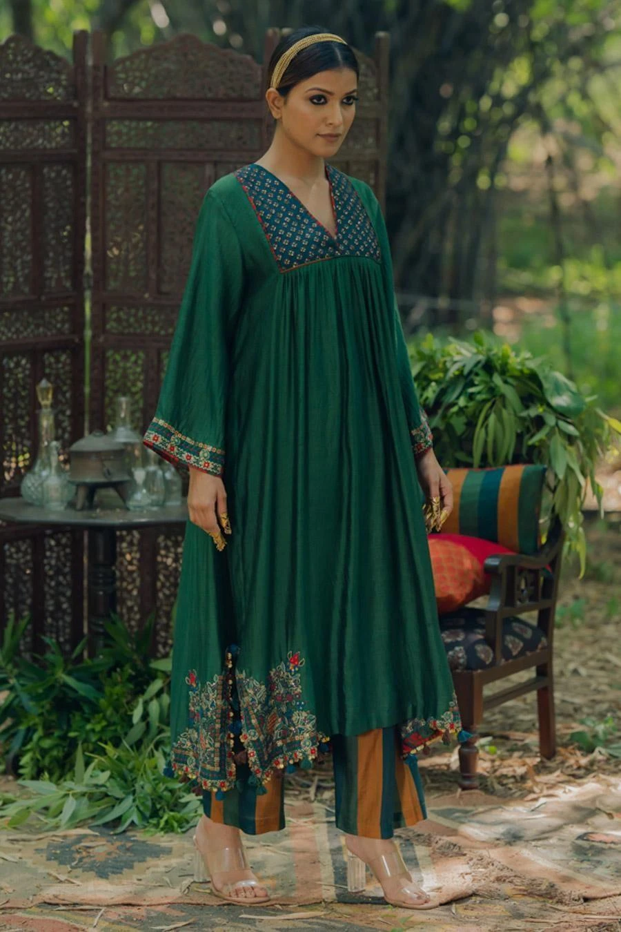 Pooja Keyur Green Aari Embroidered Kurta Set 4 Pooja Keyur Green Aari Embroidered Kurta Set - Image 2