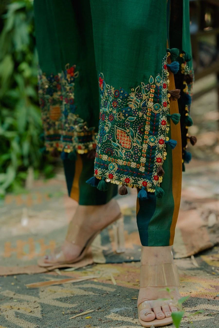 Pooja Keyur Green Aari Embroidered Kurta Set 8 Pooja Keyur Green Aari Embroidered Kurta Set - Image 6