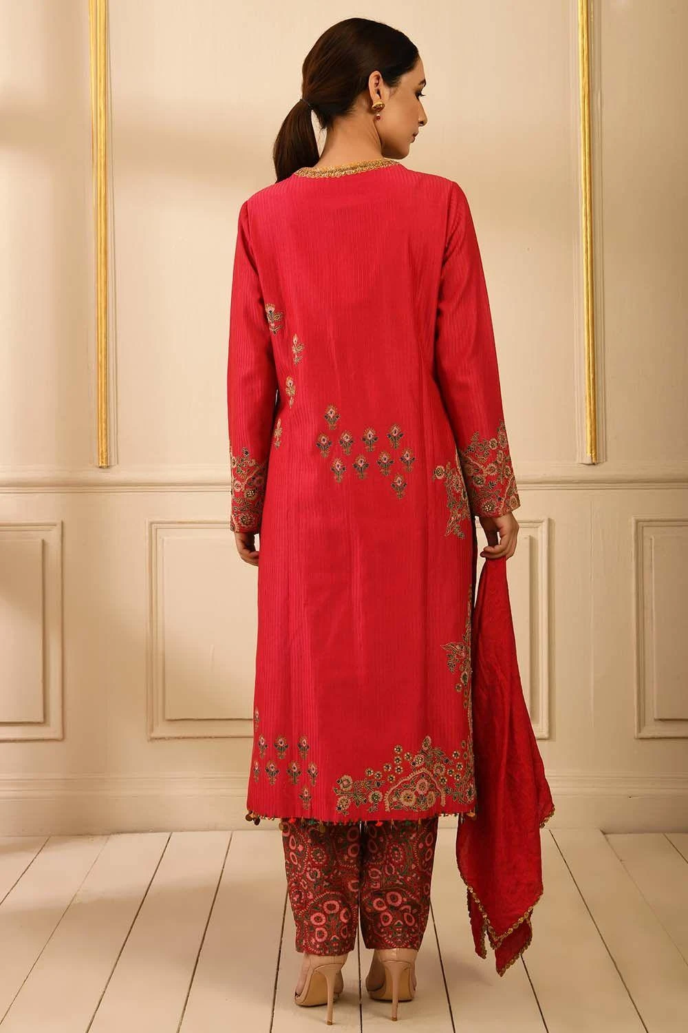 Debyani Magenta Threadwork Embroidered Kurta 5 Debyani Magenta Threadwork Embroidered Kurta - Image 3