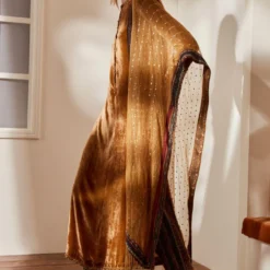 Nikita Mhaisalkar Gold Velvet Kurta Set 9 Nikita Mhaisalkar Gold Velvet Kurta Set -Textalux Sales nf f22 021 2