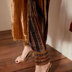 Nikita Mhaisalkar Gold Velvet Kurta Set 12 Nikita Mhaisalkar Gold Velvet Kurta Set -Textalux Sales nf f22 021 5